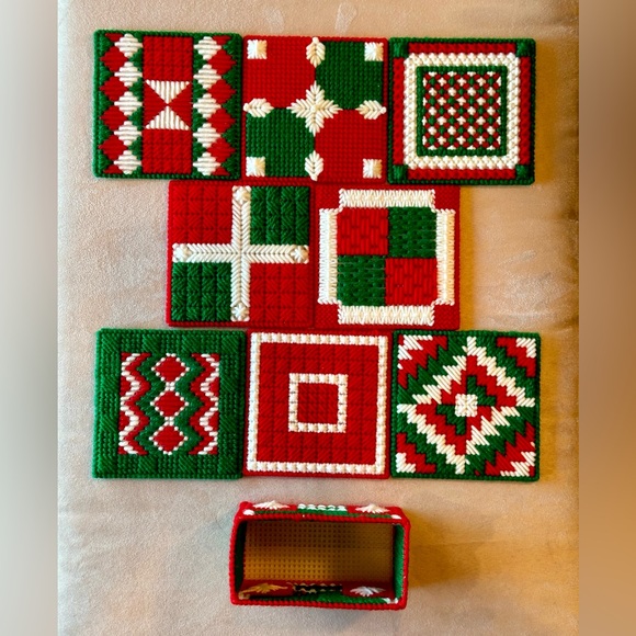 Handmade Vintage NEW Set of 8 Christmas Coasters Yarn and plastic needlepoint. - Picture 2 of 11